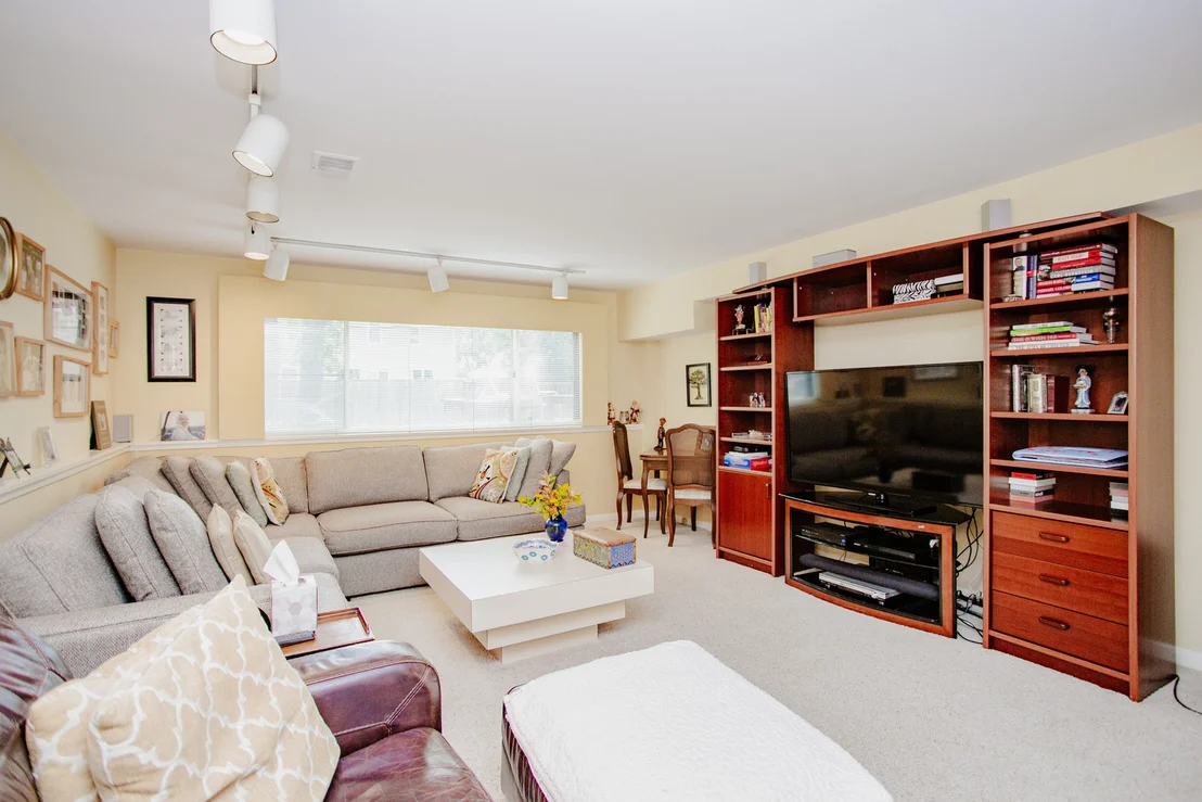 Photo of 1133 KENTON Road