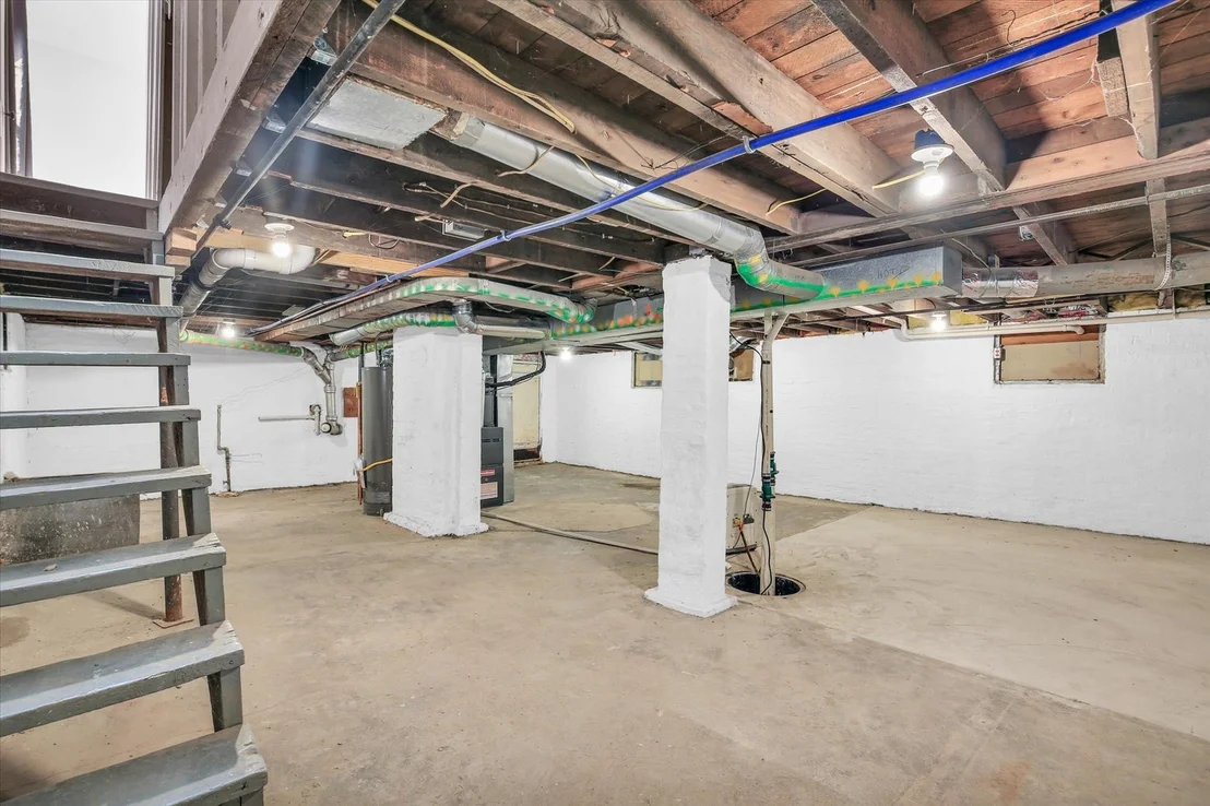 Photo of 604 W Healey Street