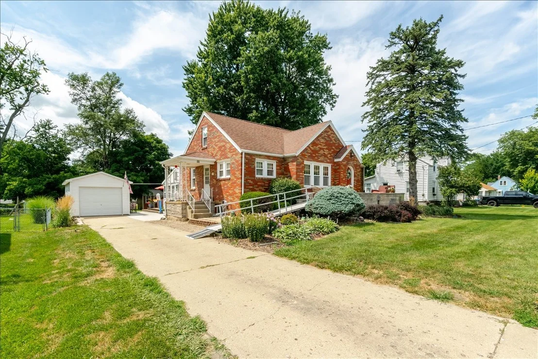 Photo of 111 LOREN Street