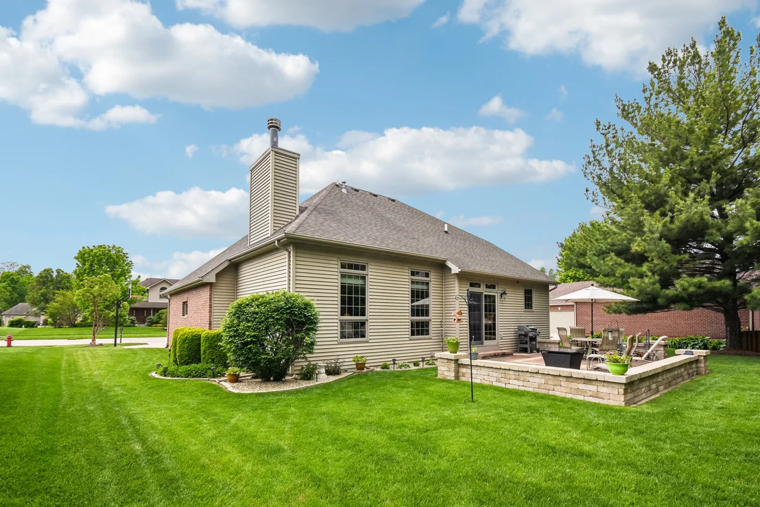 Photo of 1041 Lakeview Drive