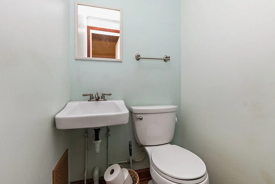 Photo of 922 Douglas Avenue