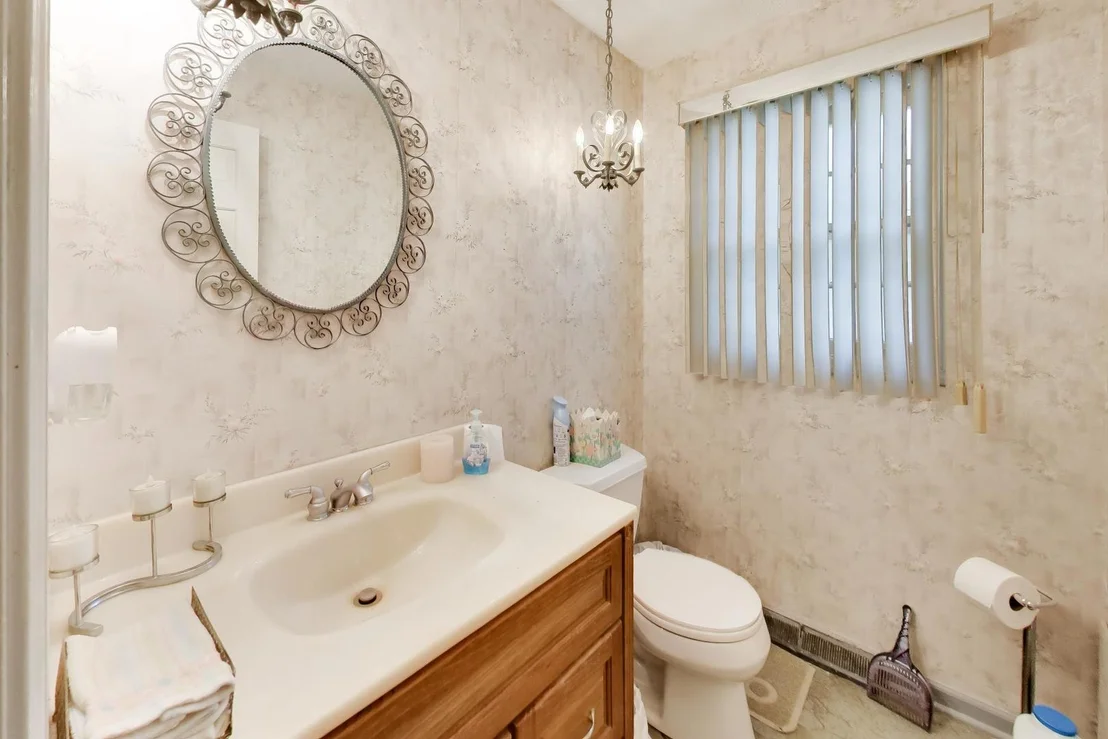 Photo of 1014 E Crabtree Drive