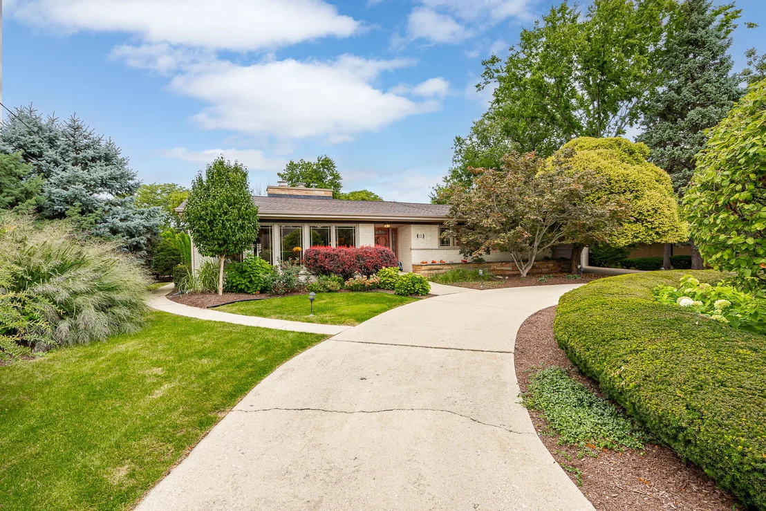 Photo of 12 Meadowood Drive