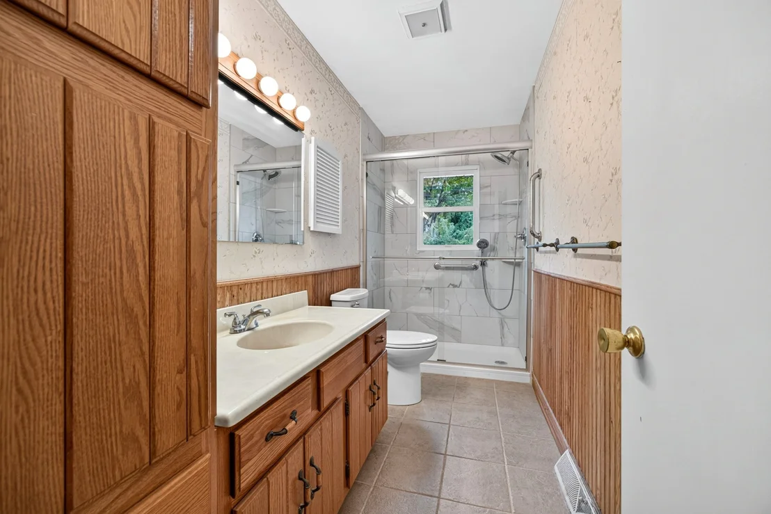 Photo of 405 Warren Avenue