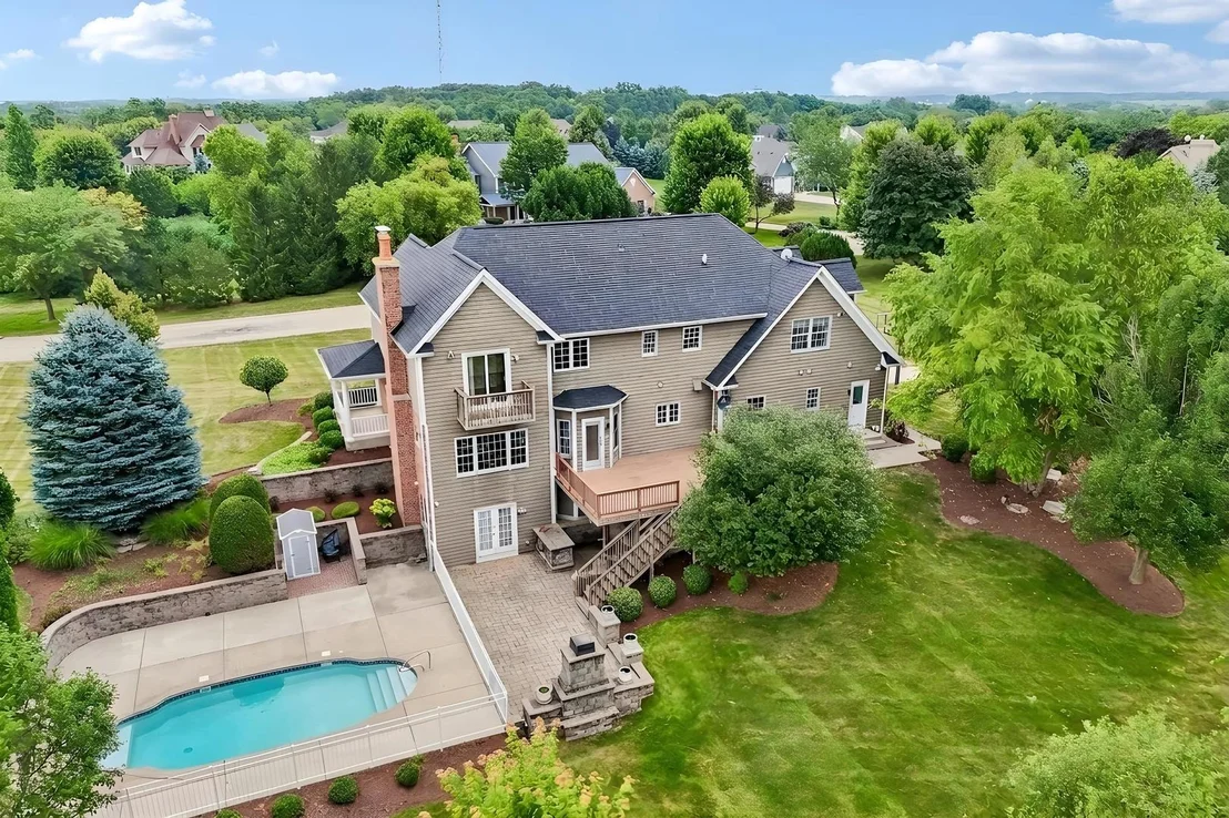 Photo of 385 Valley Way