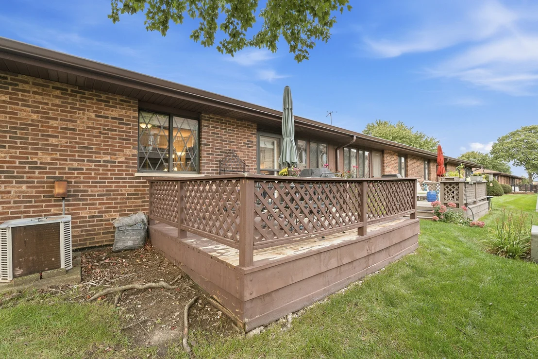 Photo of Unit 0 at 818 Shagbark Road