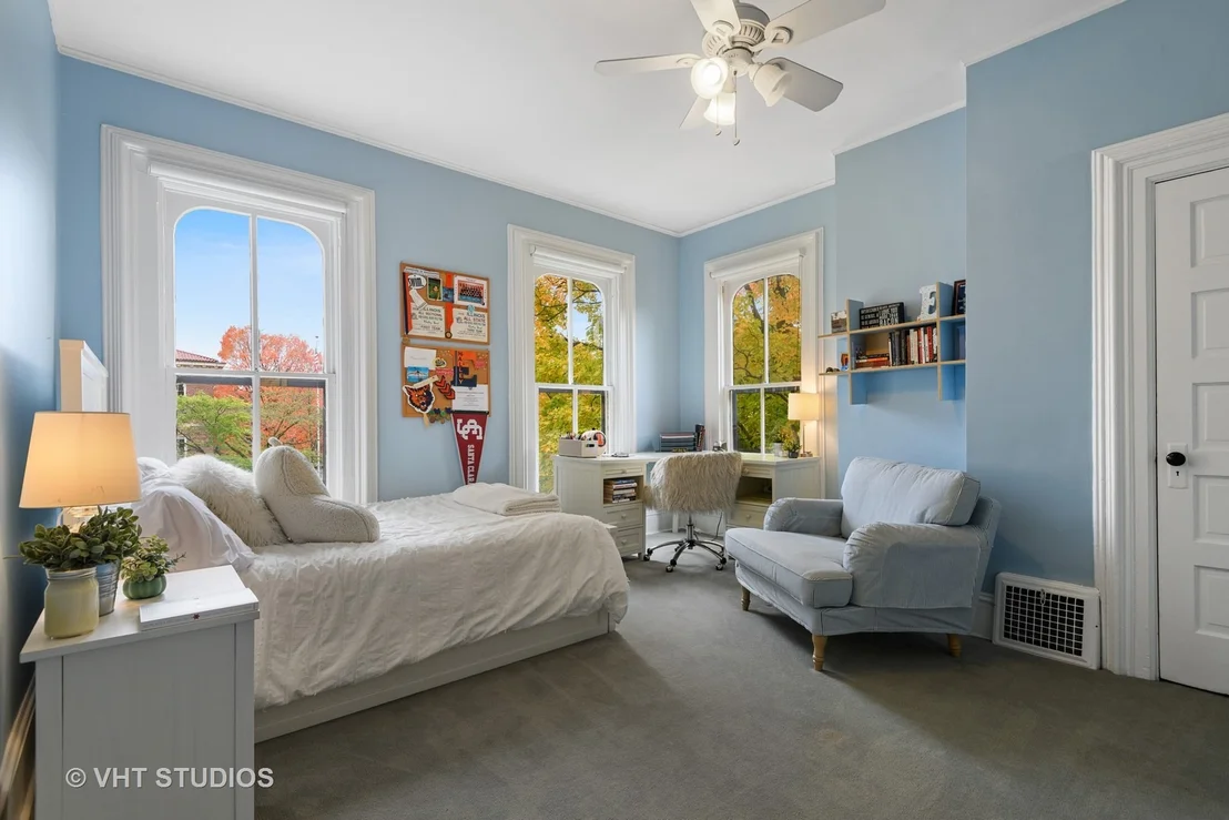 Photo of 1302 Hinman Avenue