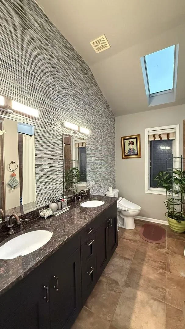 Photo of 422 W 42nd Place