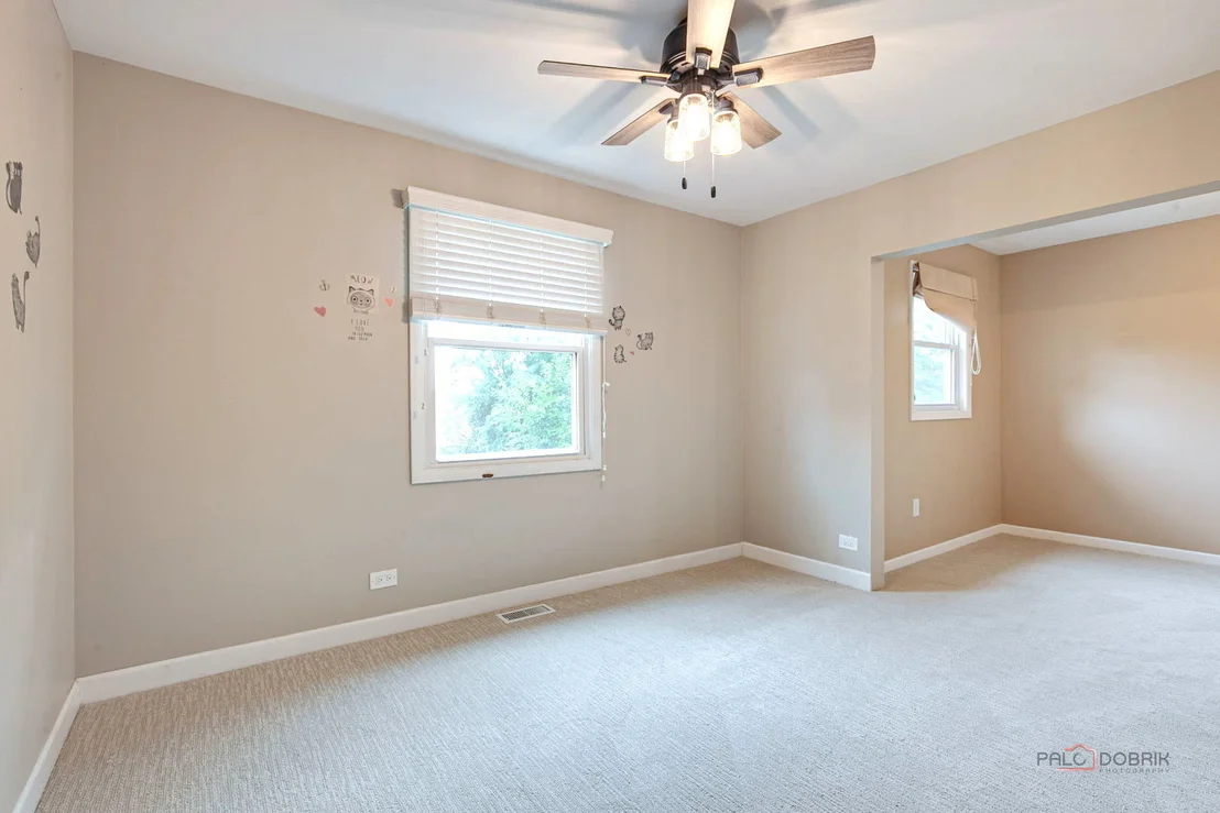 Photo of 562 Applegate Lane