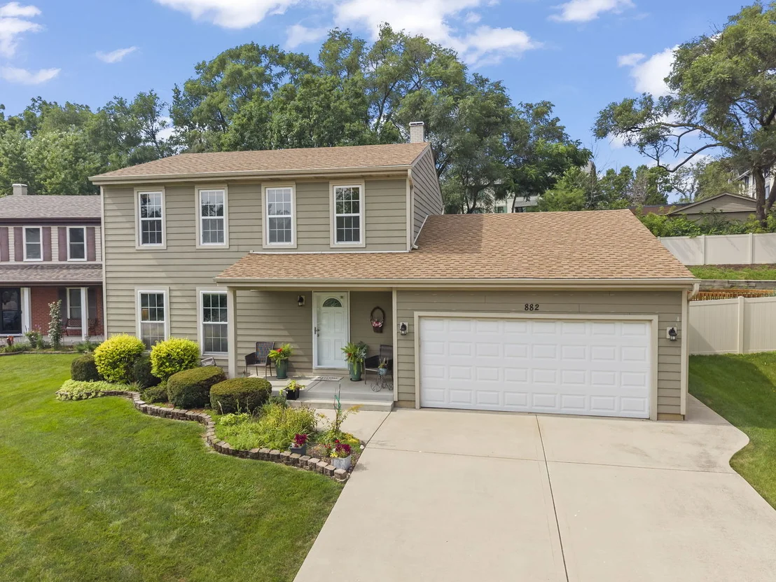 Photo of 882 Aspen Drive
