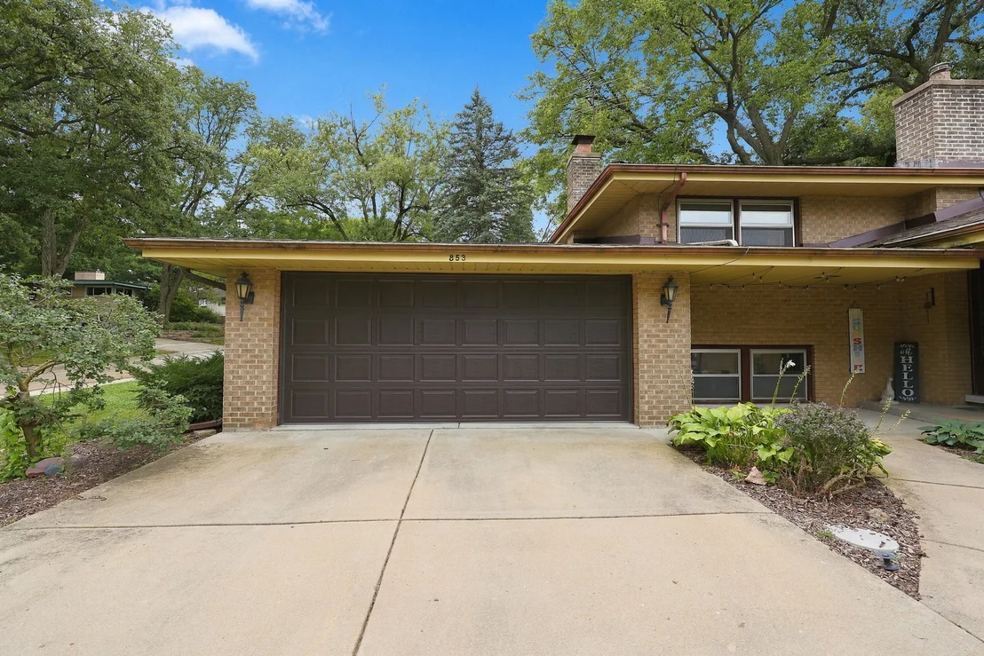 Photo of 853 Edgewater Drive