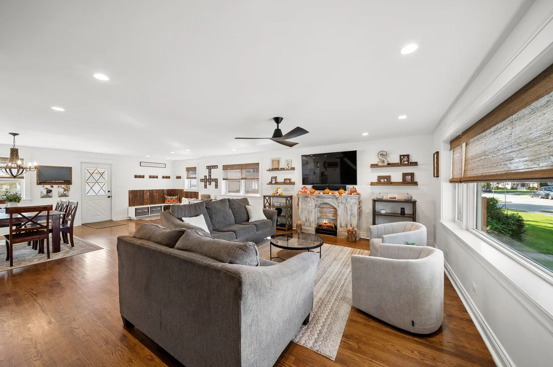 Photo of 9043 Bartlett Avenue