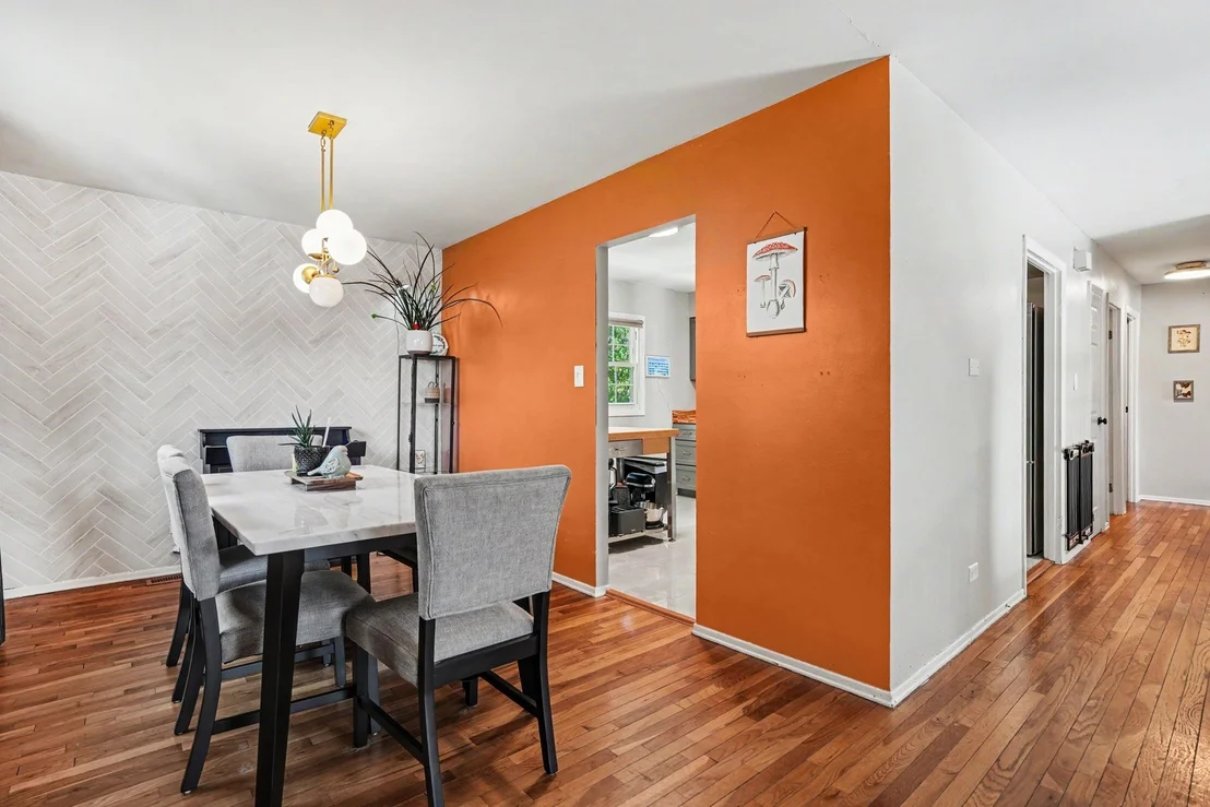 Photo of 1355 Devonshire Lane