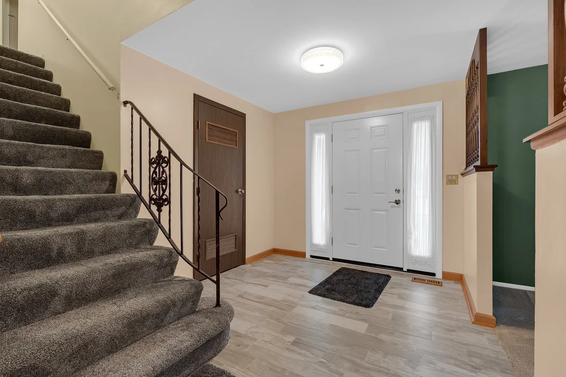 Photo of 864 PINEHURST Lane