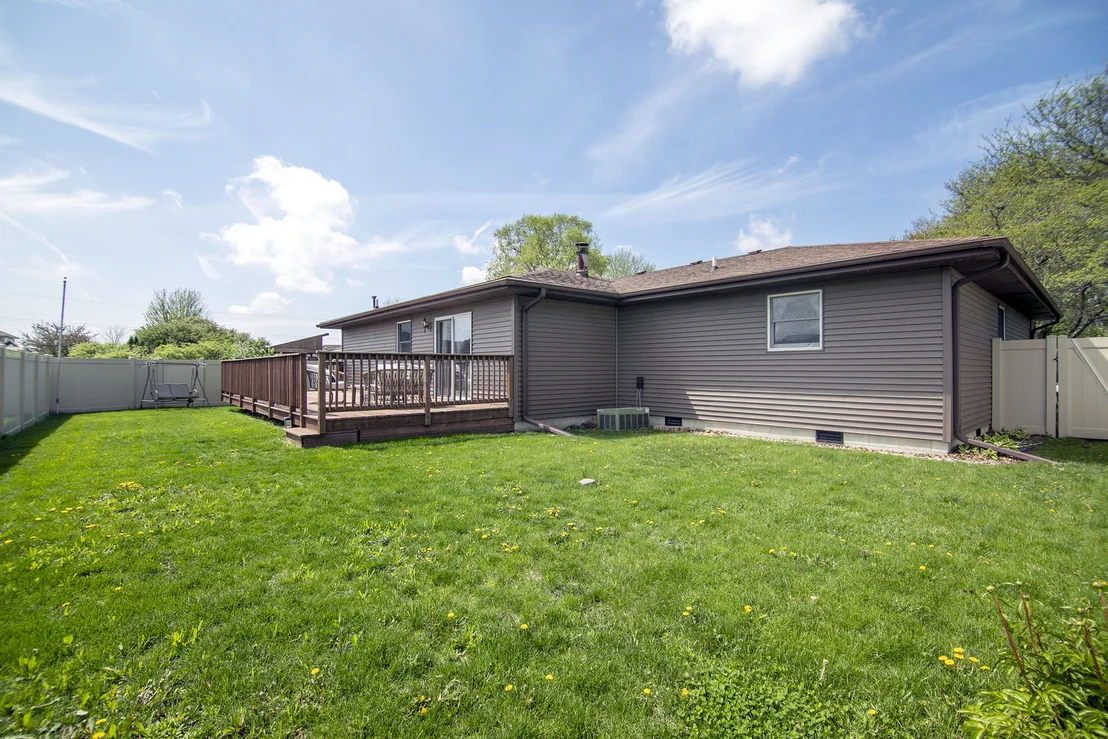 Photo of 434 Meadows Road S