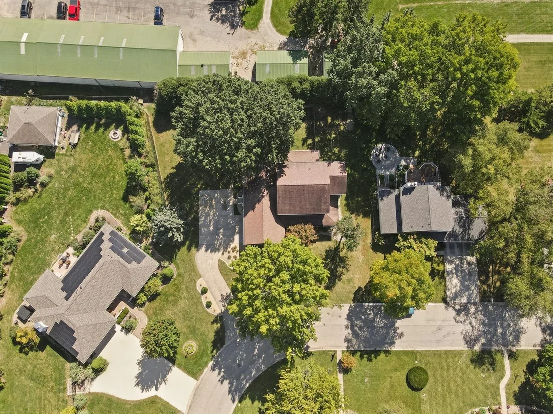 Photo of 703 Surrey Road