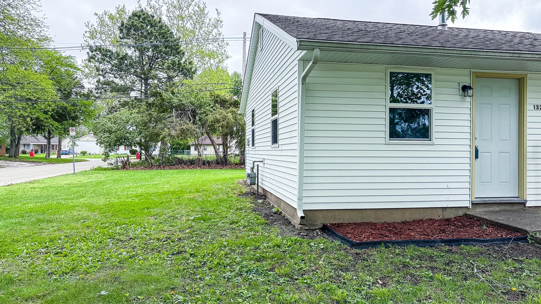 Photo of 1320 Hedge Road