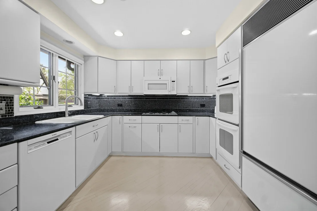 Photo of 968 Coventry Lane