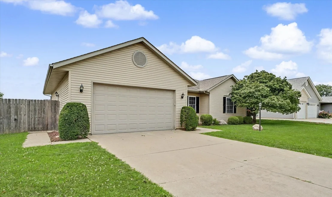 Photo of 1203 EDGEVIEW Drive