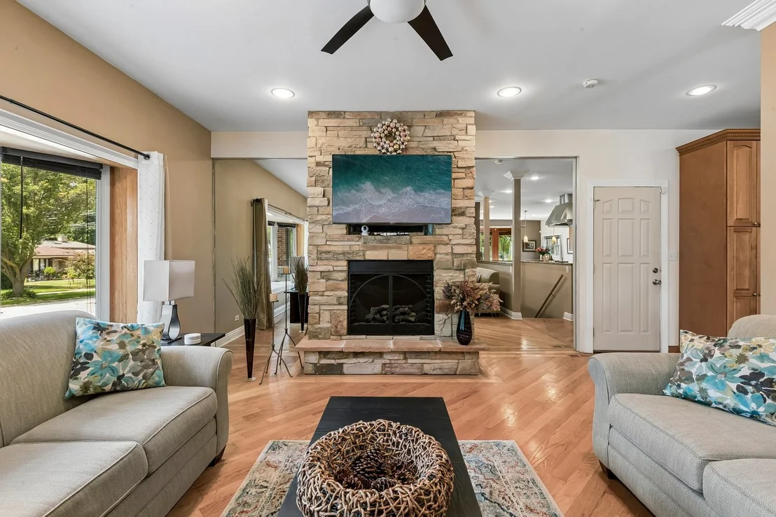 Photo of 610 W Lonnquist Boulevard