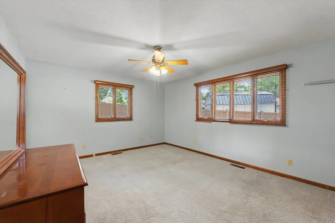 Photo of 906 Crestview Drive
