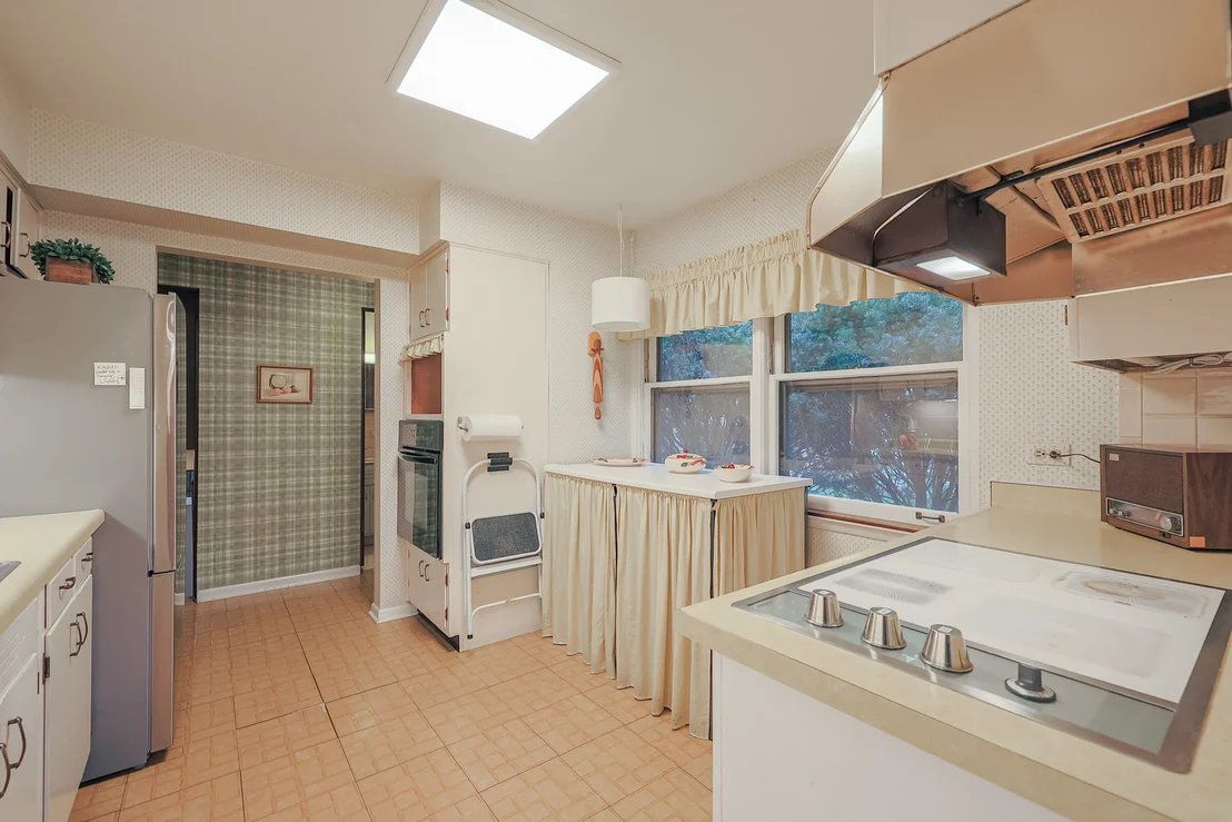 Photo of 853 Edgewater Drive