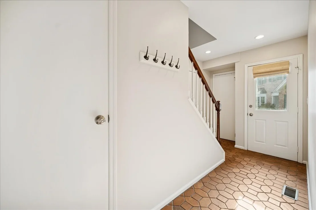 Photo of 898 Bridlegate Lane
