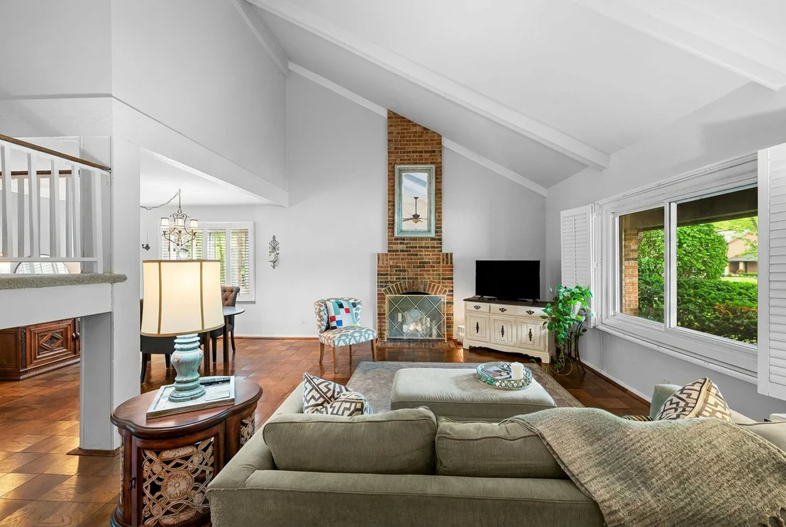 Photo of 1102 N Pepper Tree Drive