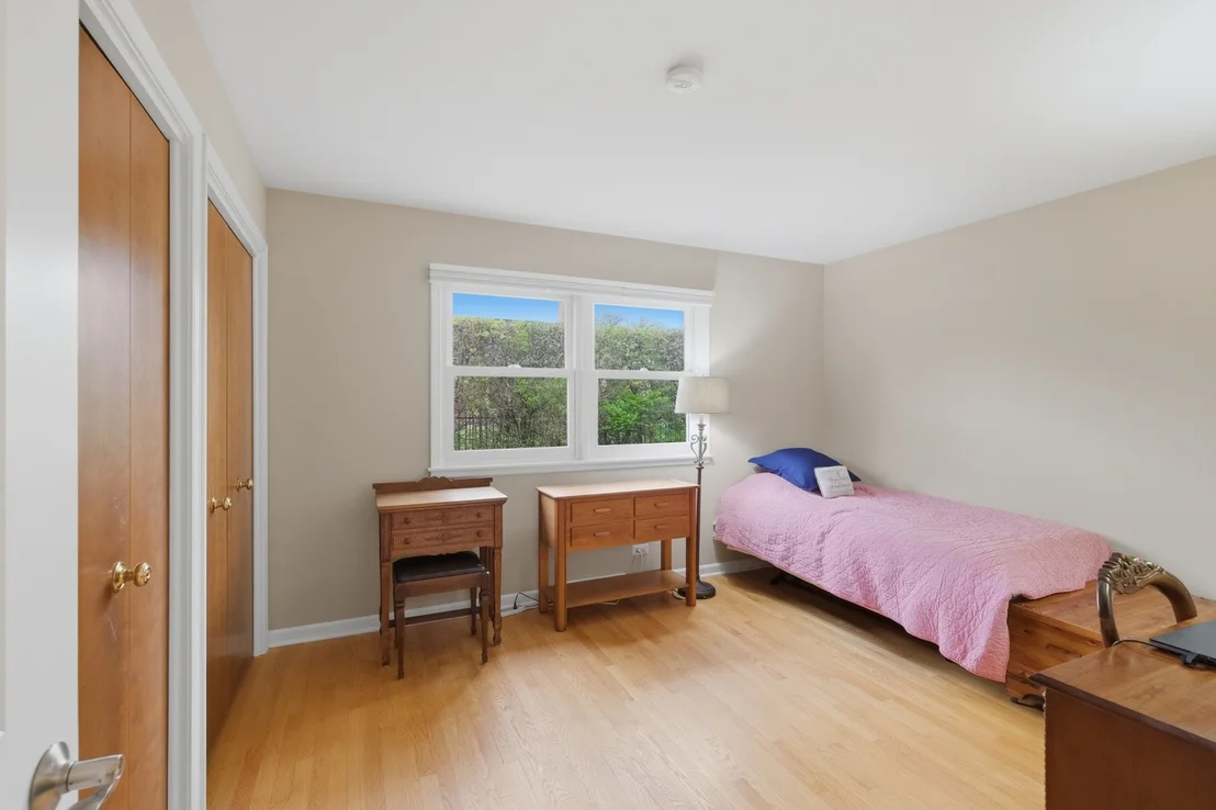 Photo of 955 Summit Drive