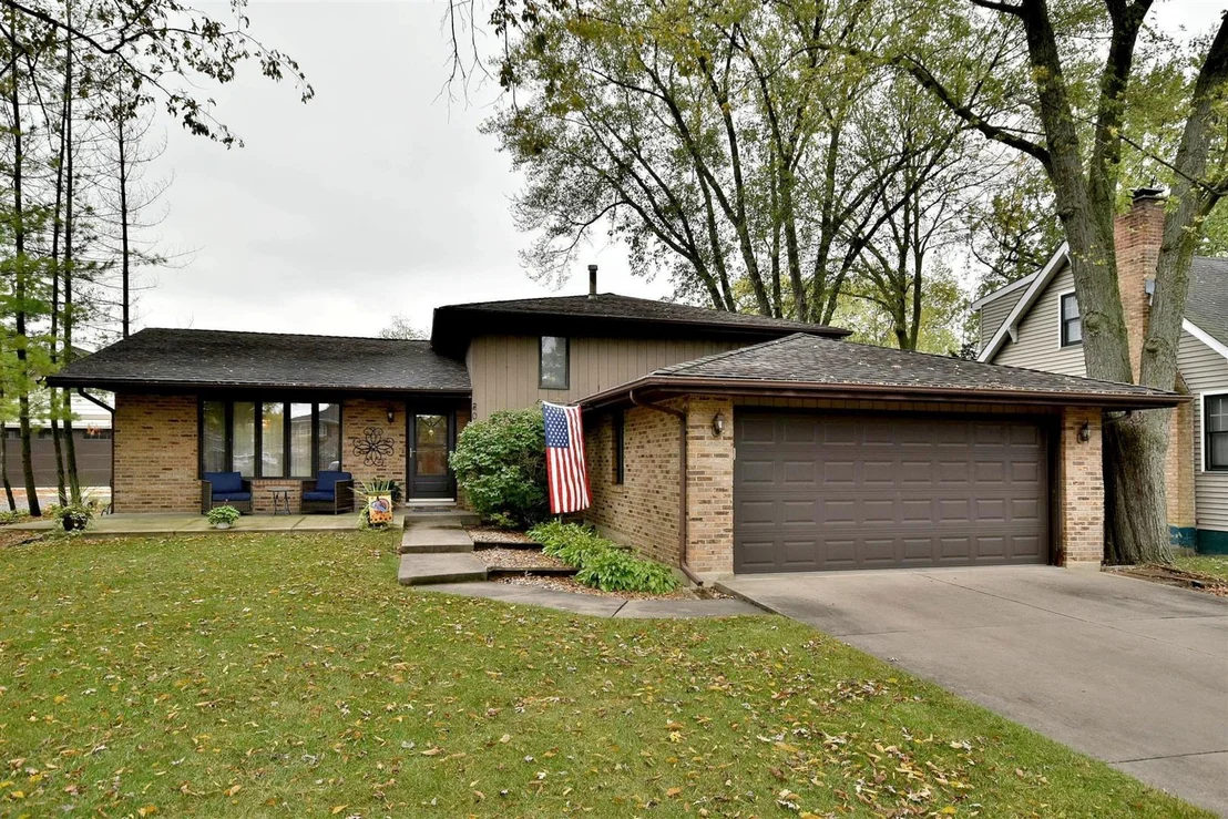 Photo of 206 VILLAGE Road