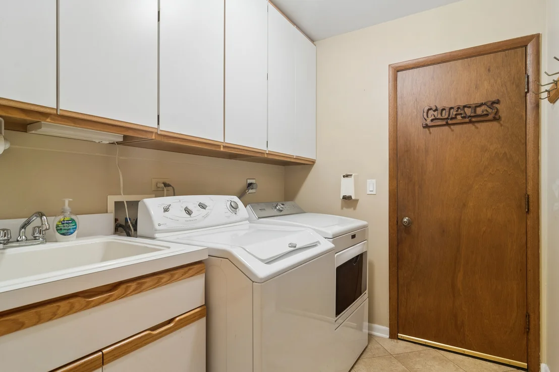 Photo of 562 E Carpenter Drive