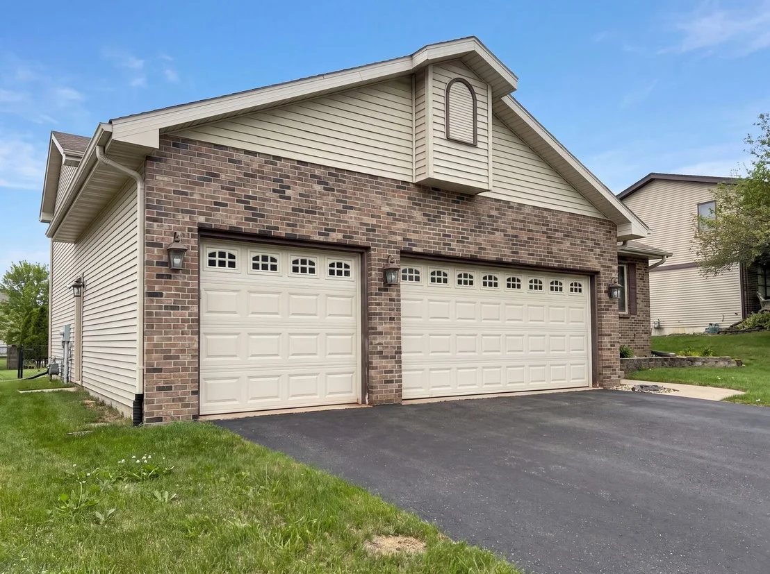 Photo of 1503 Featherstone Road