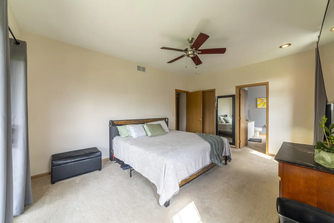 Photo of 16453 LAKESIDE Drive