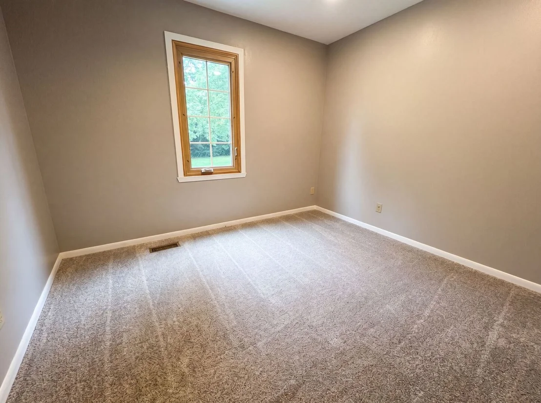 Photo of 1503 Featherstone Road