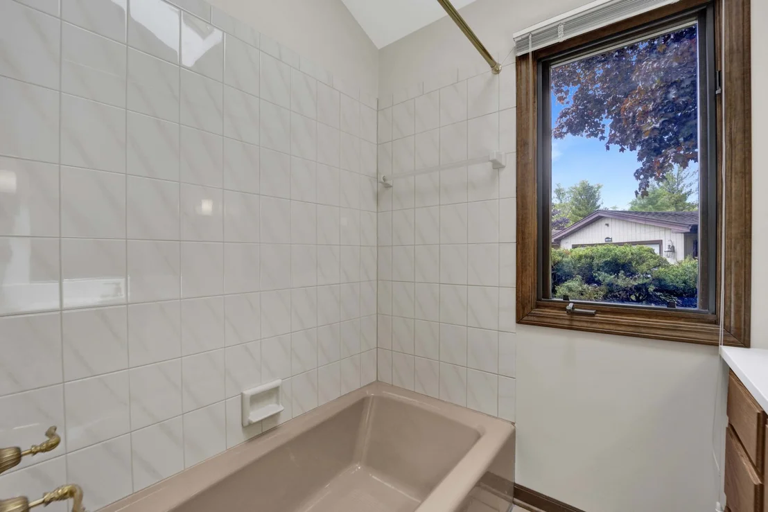 Photo of 18W724 20th Place