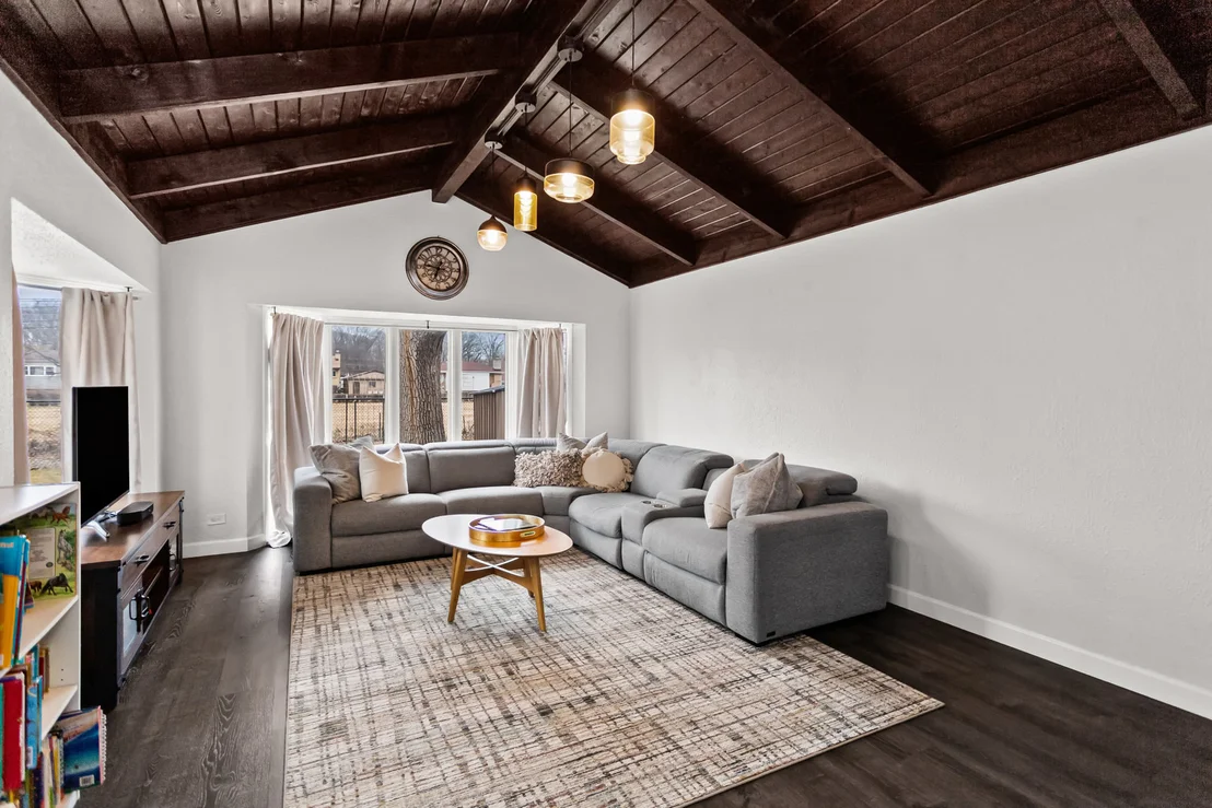Photo of 5738 Lyons Street