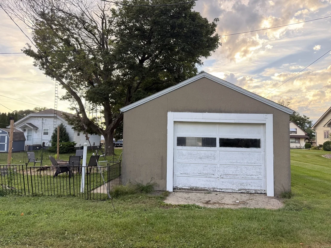 Photo of 223 N Peru Avenue
