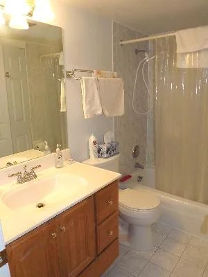 Photo of Unit 3D at 2425 Central Street