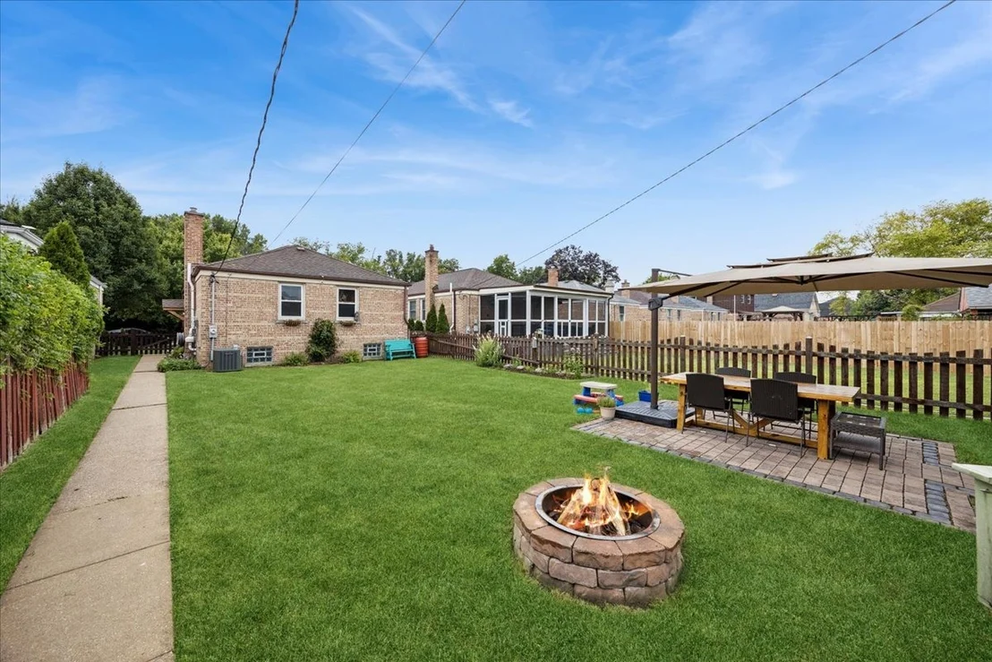 Photo of 8936 W Forestview Avenue