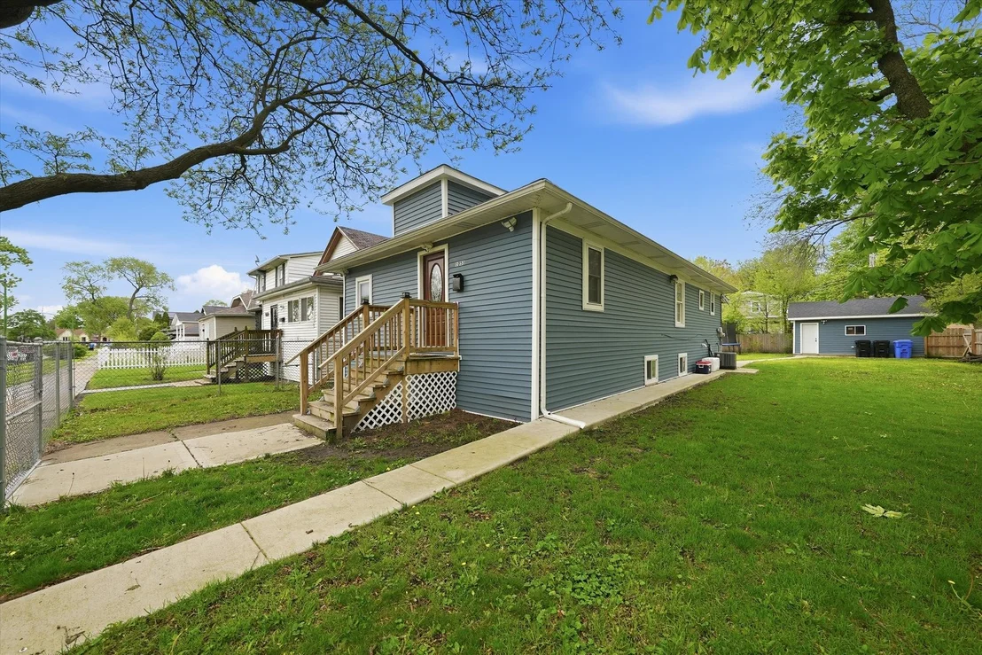 Photo of 1053 W 104th Place