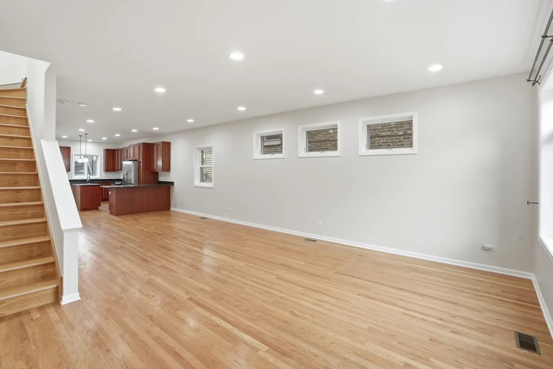 Photo of 345 W 29th Place