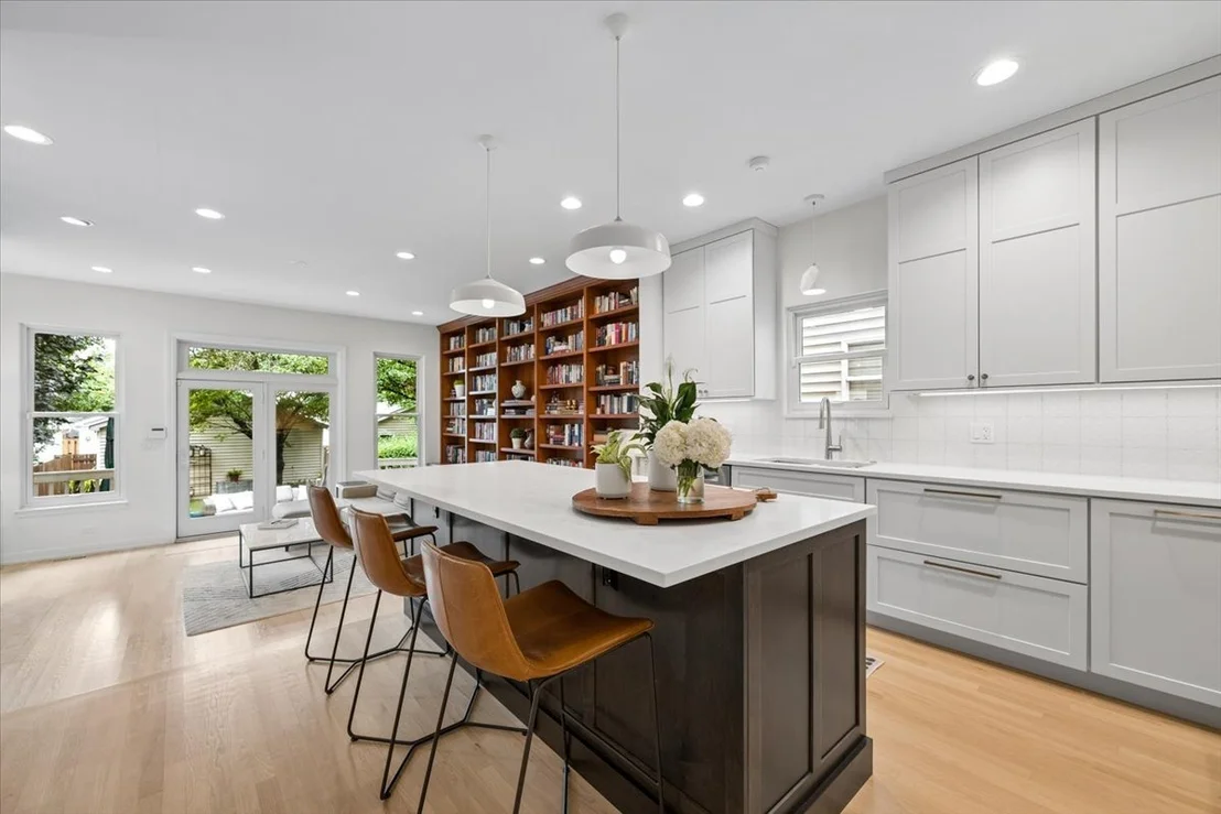 Photo of 331 W Evergreen Avenue