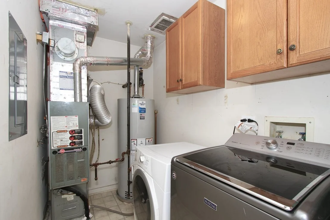 Photo of Unit A at 400 Woodview Circle