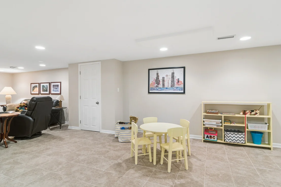 Photo of 562 E Carpenter Drive