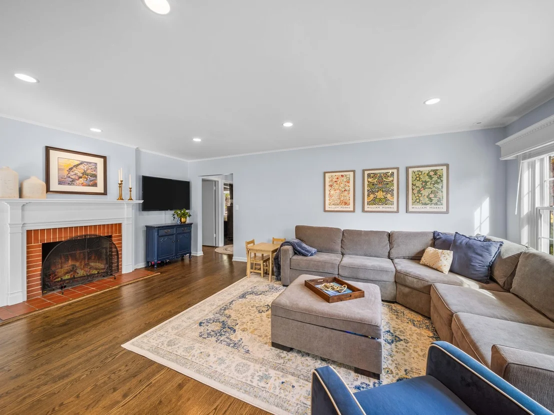 Photo of 1100 Raleigh Road