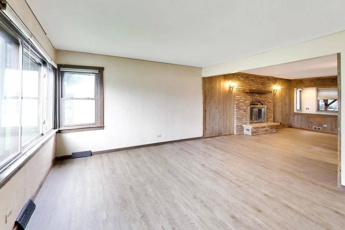 Photo of 3040 N Wolf Road