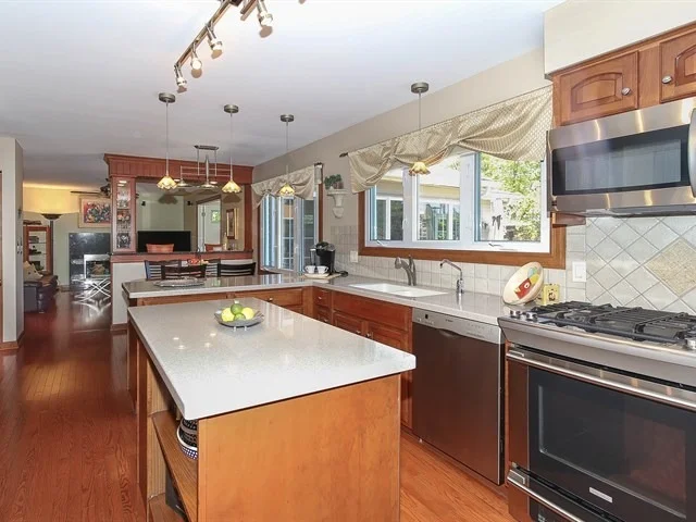 Photo of 614 Applegate Lane