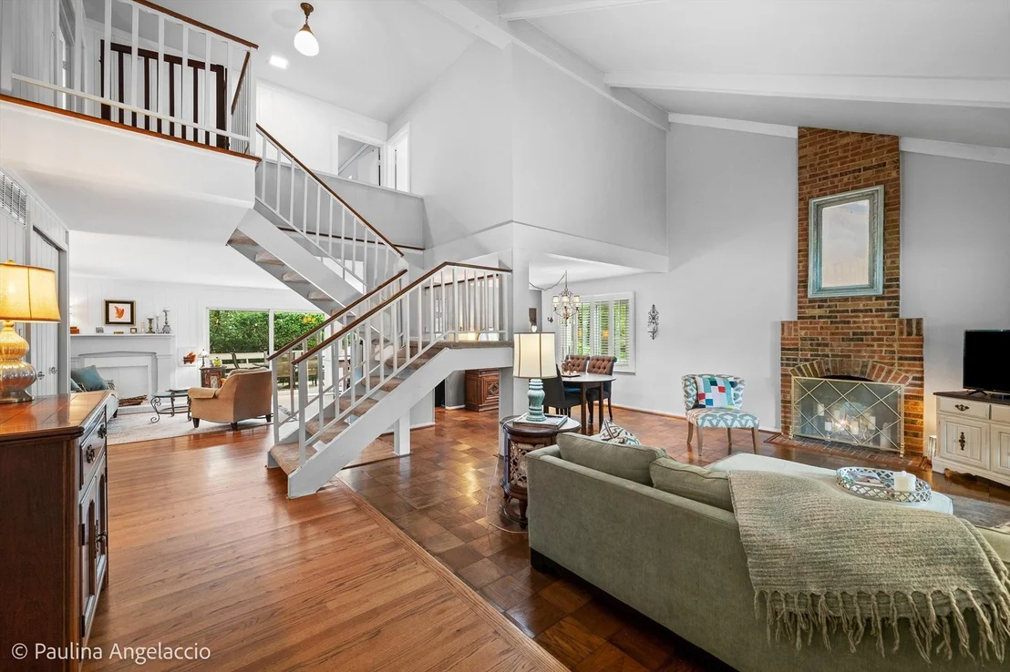 Photo of 1102 N Pepper Tree Drive