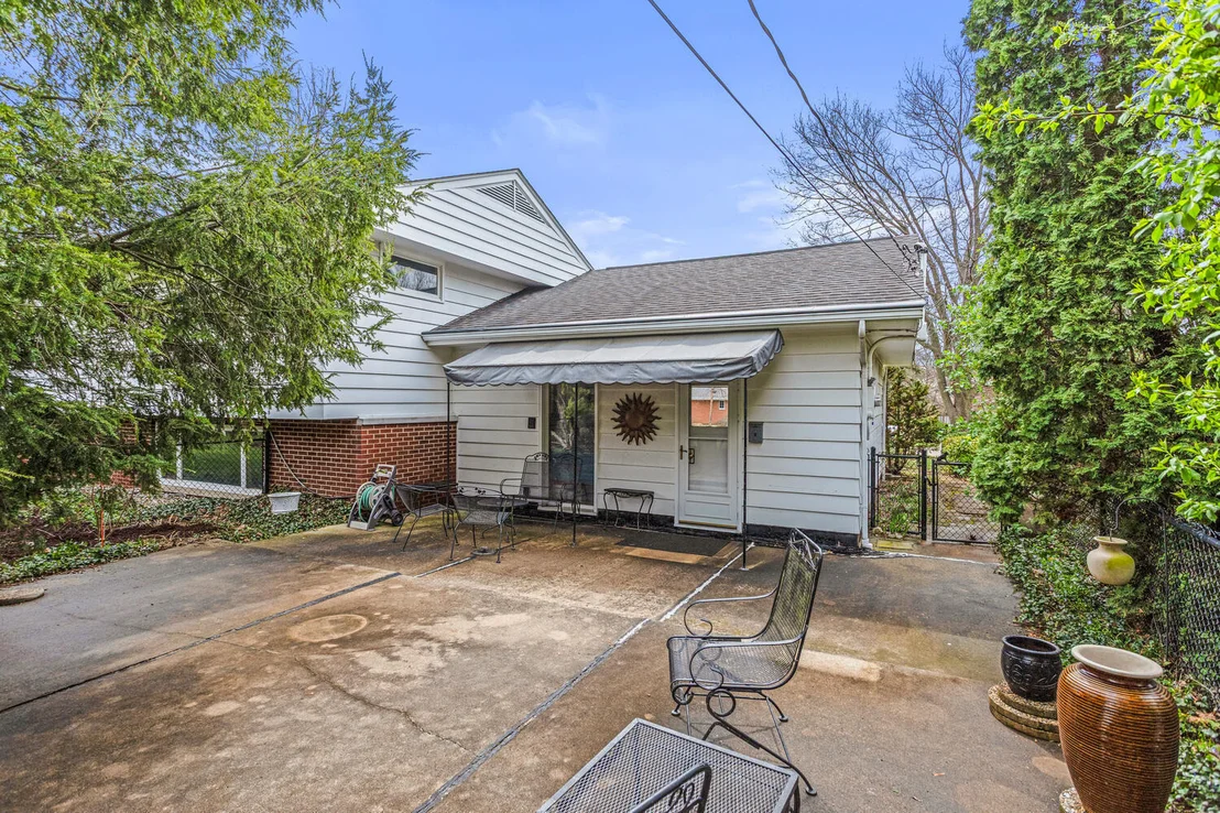Photo of 1420 Mayfair Road