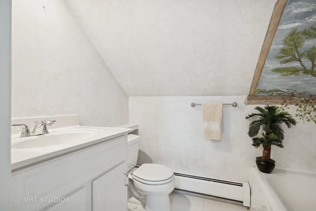 Photo of 153 Algonquin Road